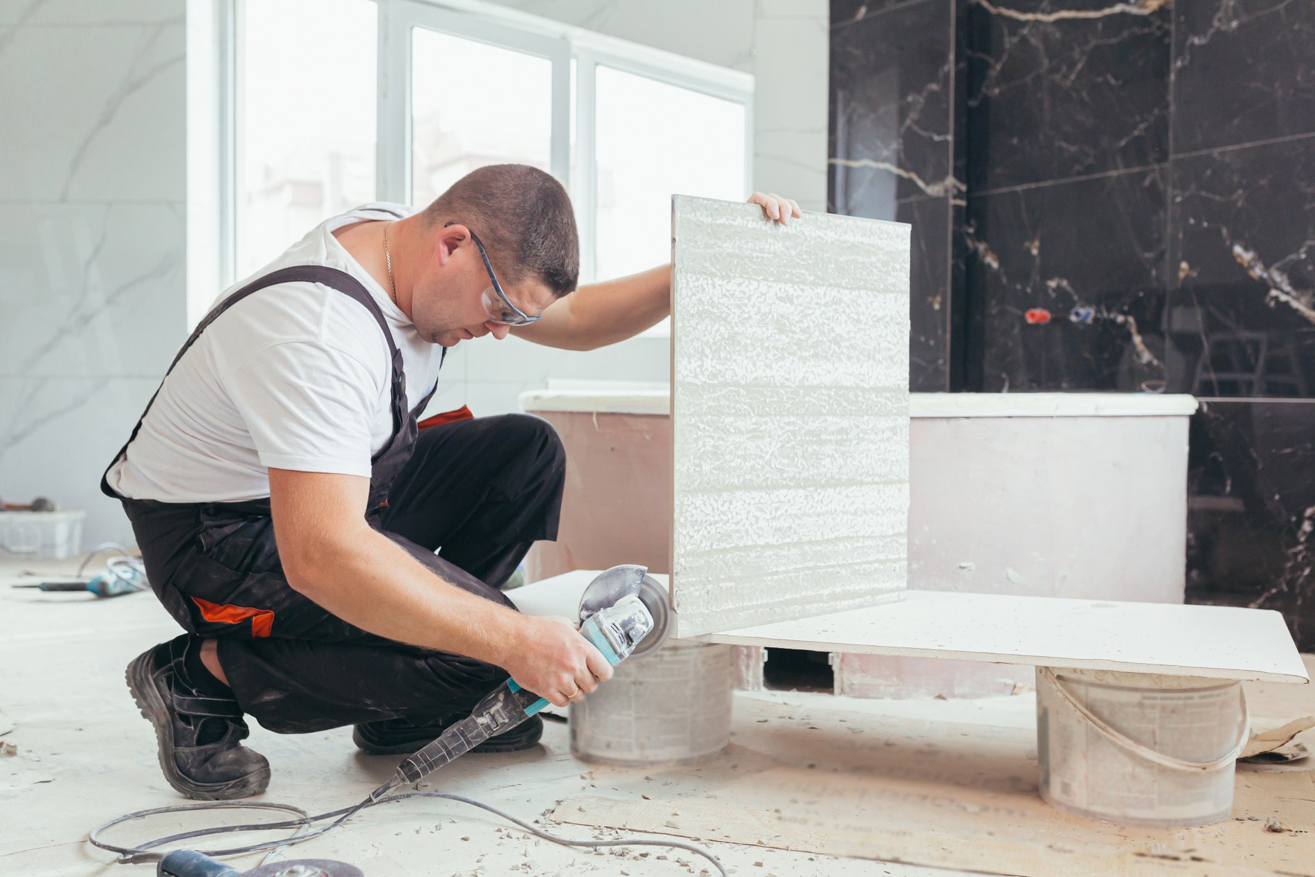 male-worker-cuts-ceramic-tile-with-electric-saw-with-hand-tool_1900x1267